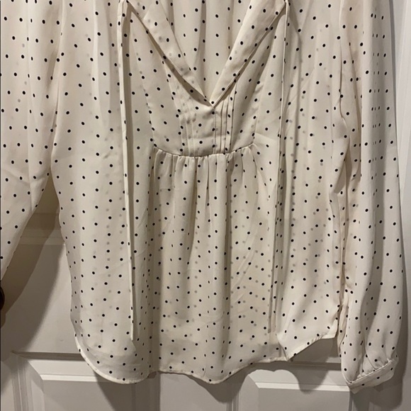 Ann Taylor LOFT Polkadot flowy blouse EUC - Picture 3 of 10